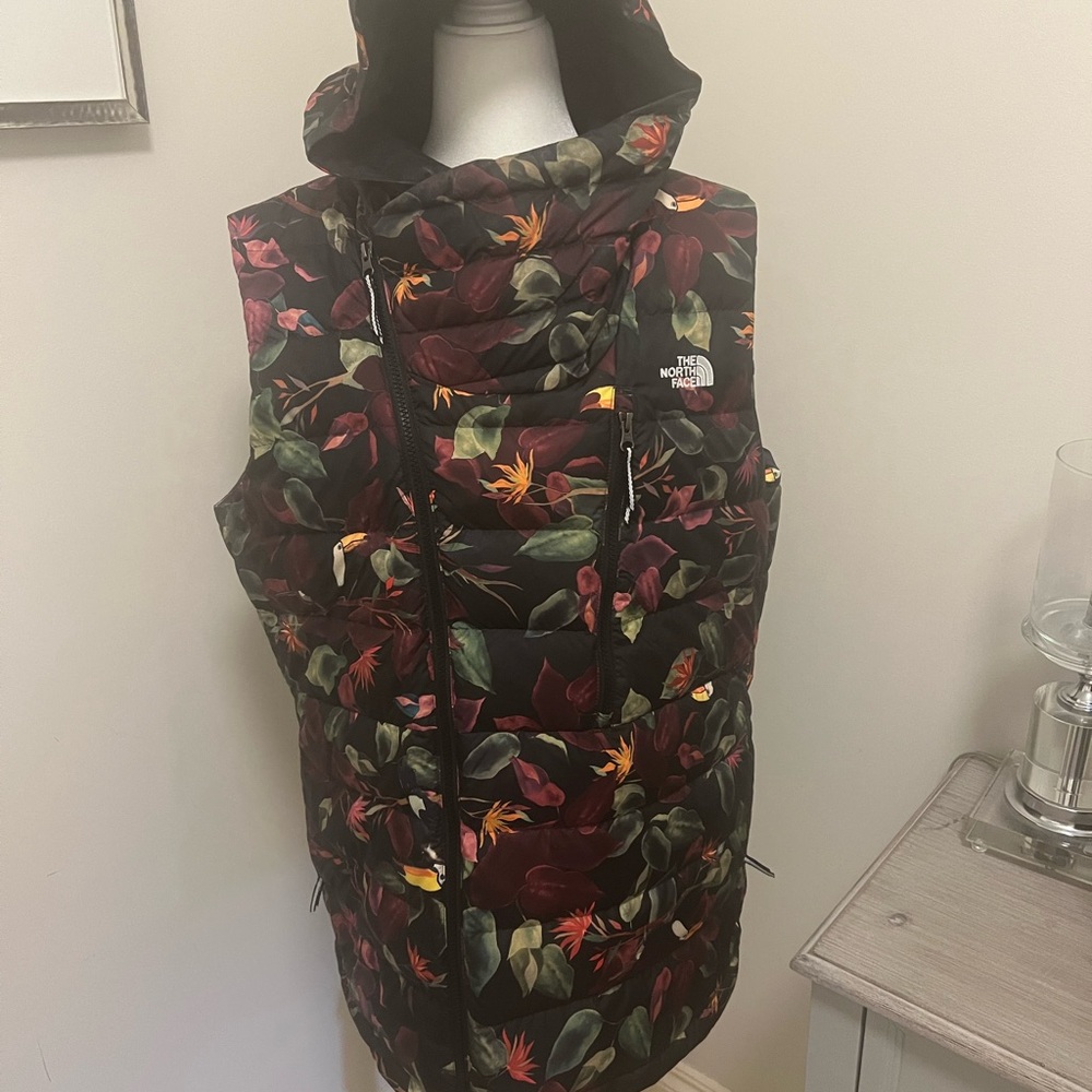 The North Face Black Vest with floral toucan design. Hooded. Down filled. Rare - Picture 6 of 6